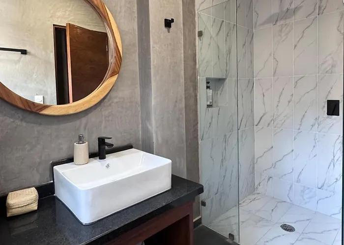 Luxury 2 Bed 2 Bath With Private Jacuzzi Apartment